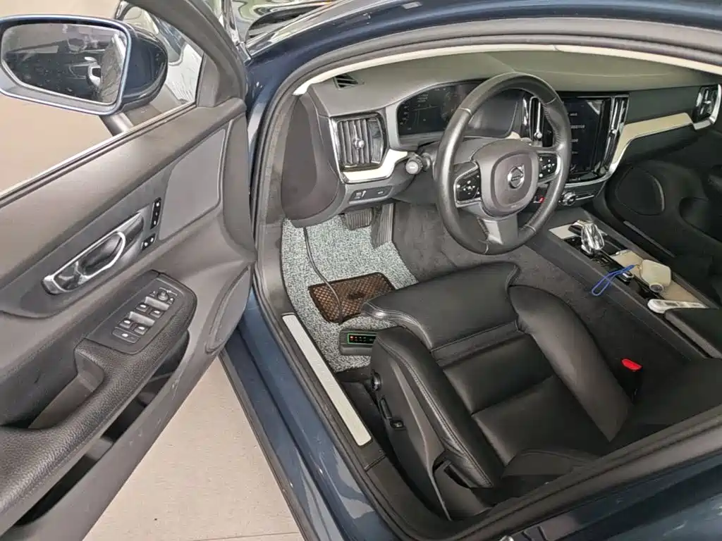 Volvo S60 2022 — фото 16