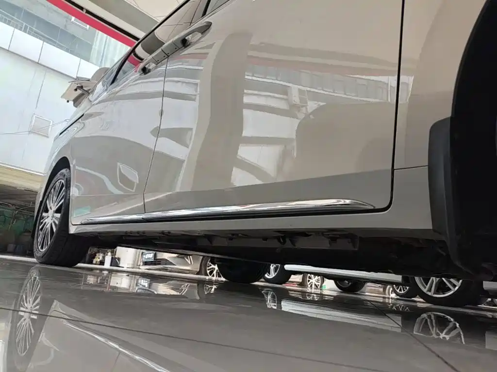 GAC Motor E8 PHEV 2025 — фото 21