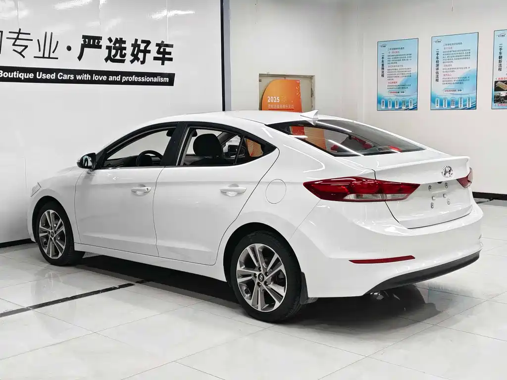 Hyundai Elantra 2016 — фото 4