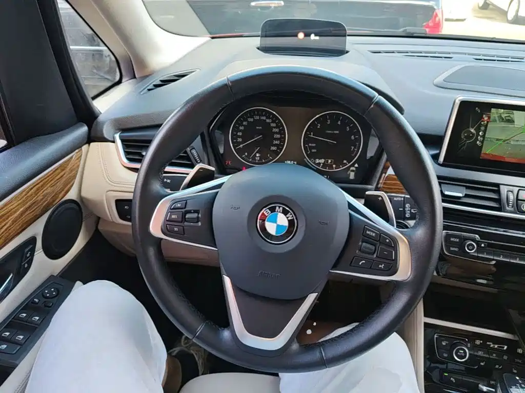 BMW 2 Series Station Wagon 2017 — фото 11