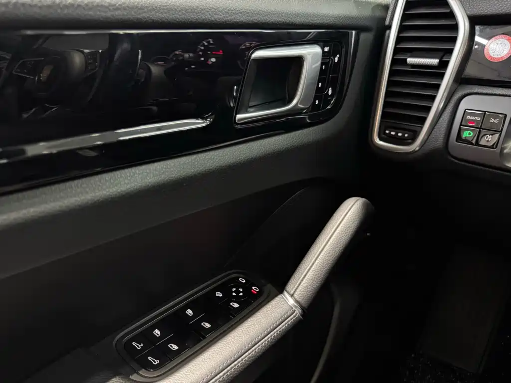 Porsche Cayenne 2019 — фото 14