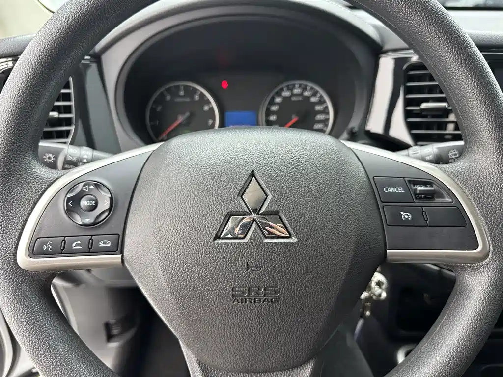 Mitsubishi Outlander 2023 — фото 14