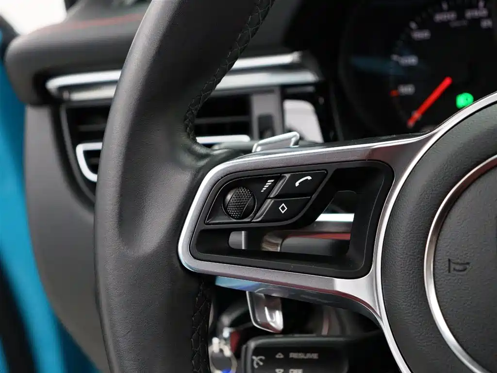 Porsche Macan 2019 — фото 16