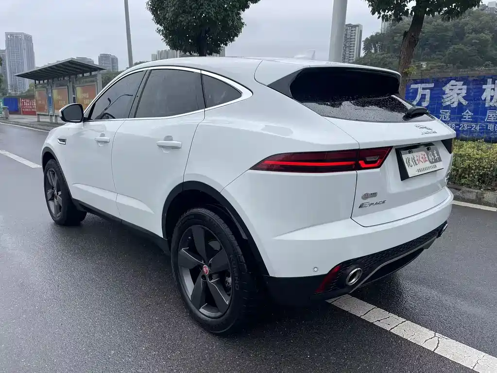 Jaguar E-PACE 2020 — фото 10