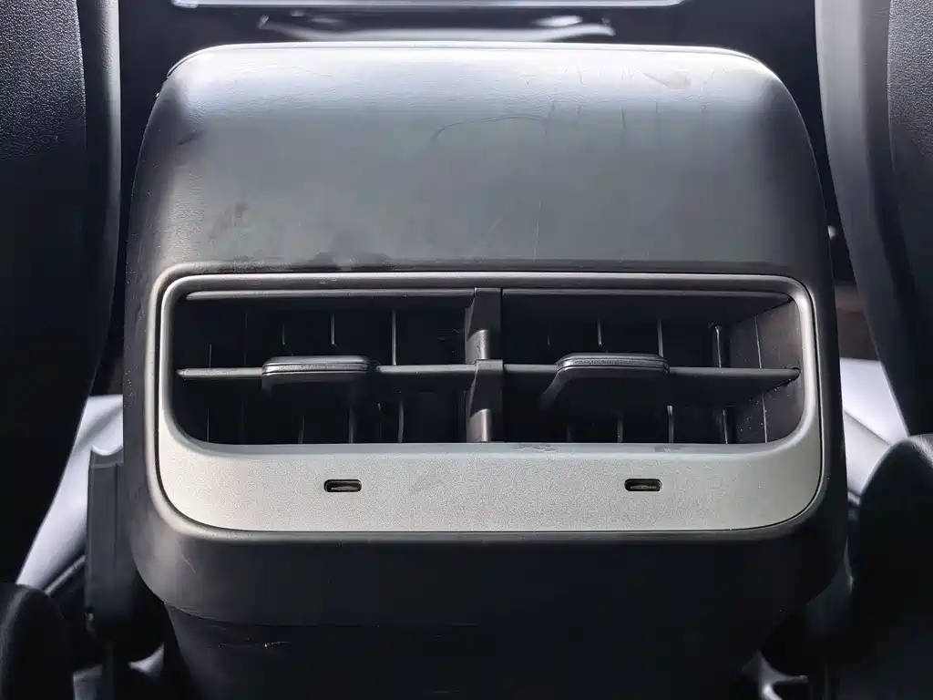 Tesla Model Y 2023 — фото 16