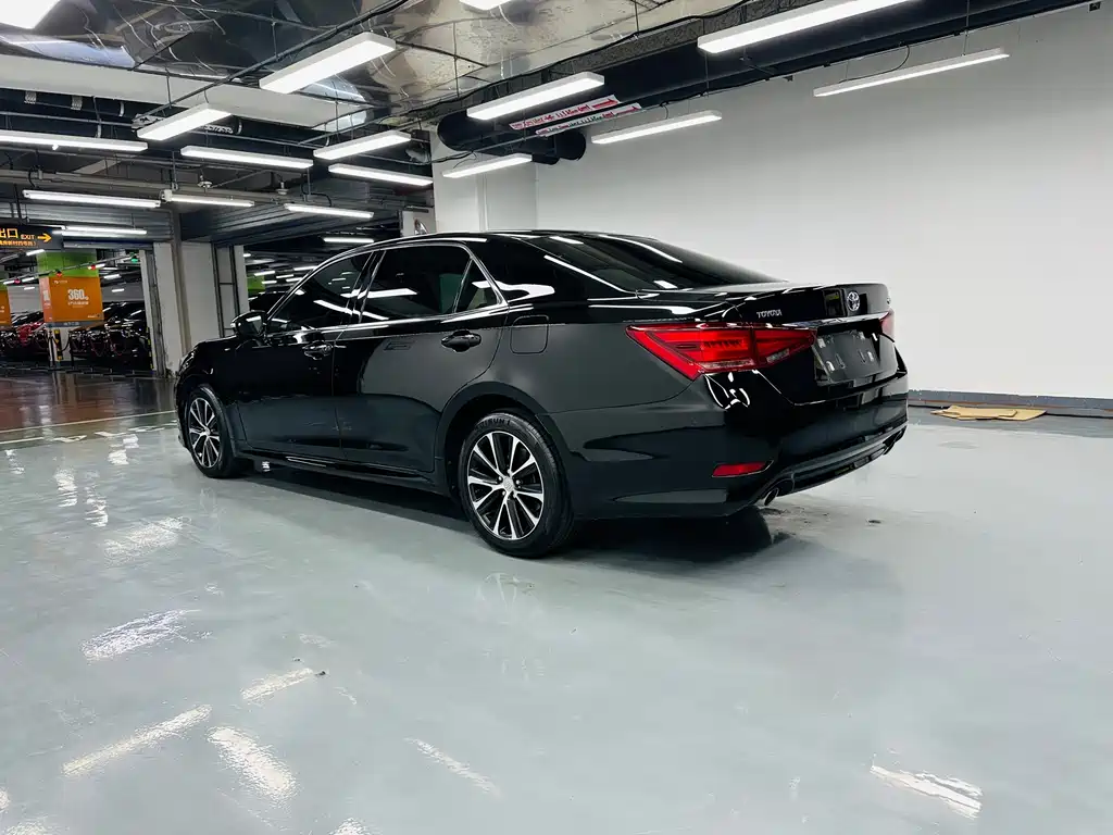 Toyota Crown 2018 — фото 16