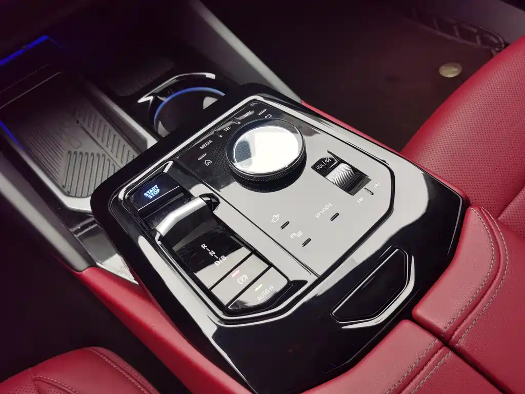 BMW i5 2025 — фото 14