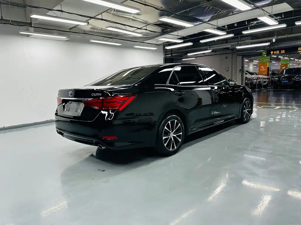 Toyota Crown 2018 — фото 18