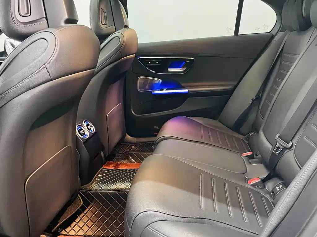 Mercedes-Benz C-Class 2023 — фото 10