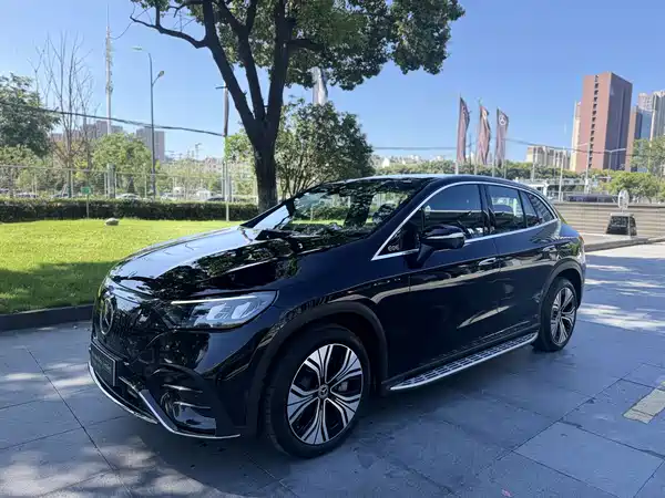 Mercedes-Benz EQE SUV 2025