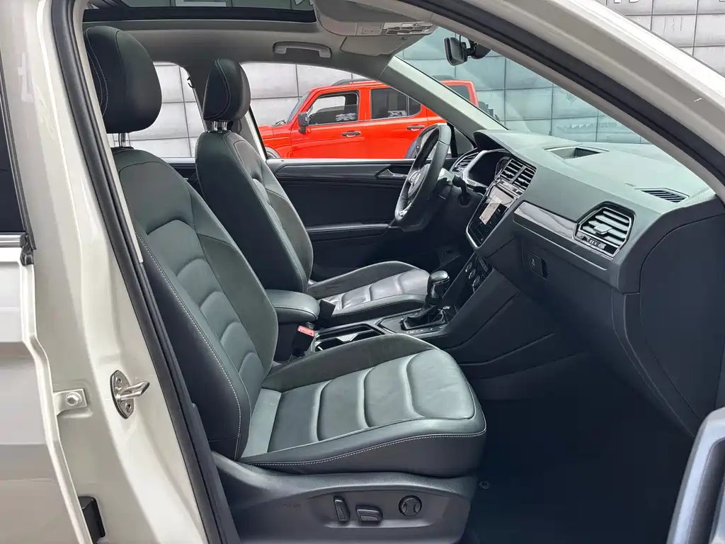 Volkswagen Tiguan L 2021 — фото 23