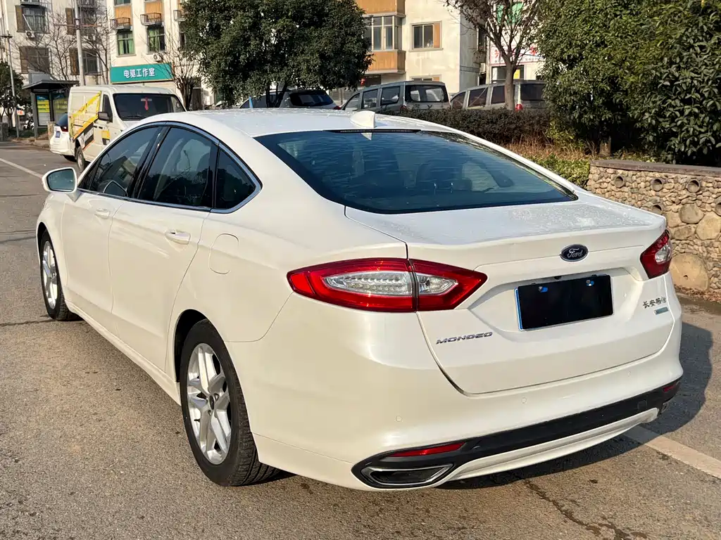 Ford Mondeo 2014 — фото 5