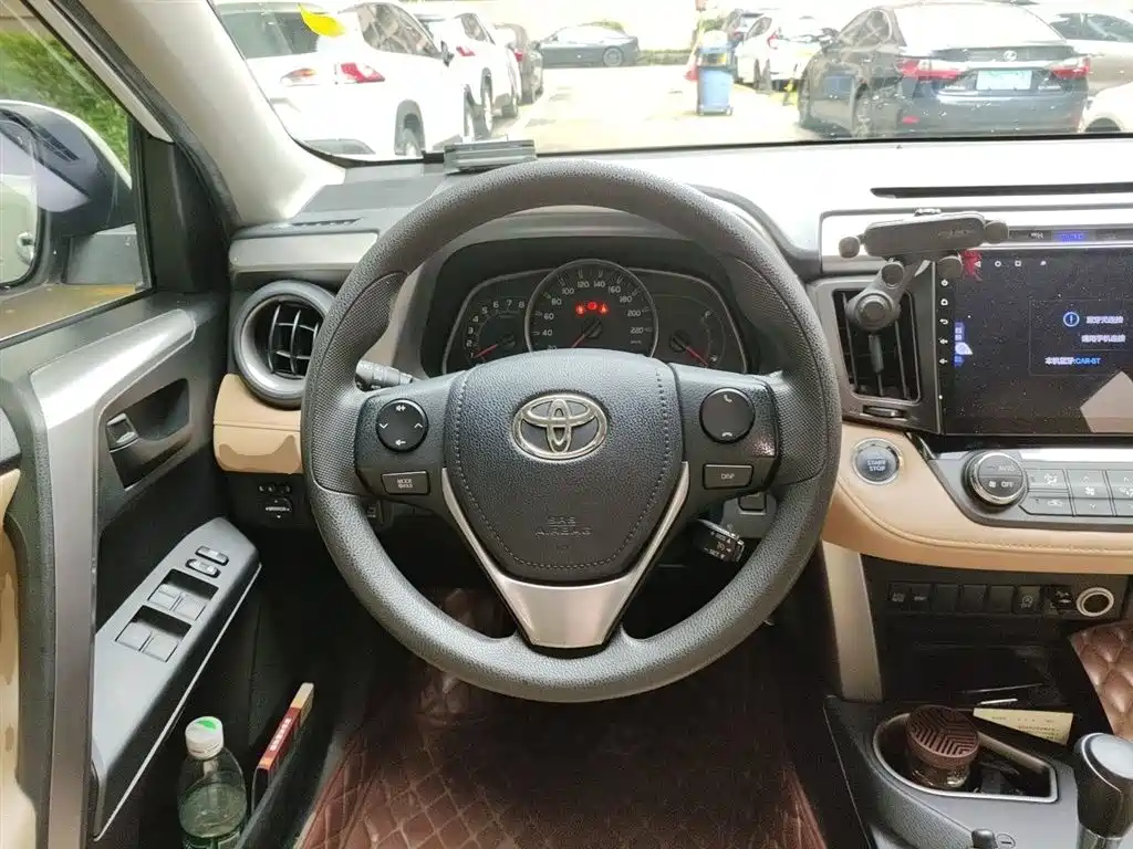 Toyota RAV4 2016 — фото 3