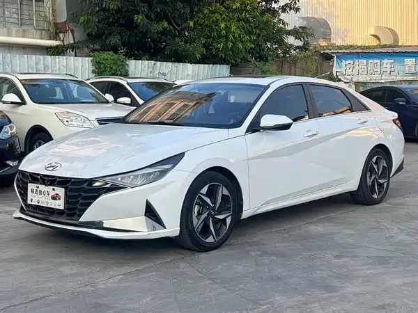 Hyundai Elantra 2022