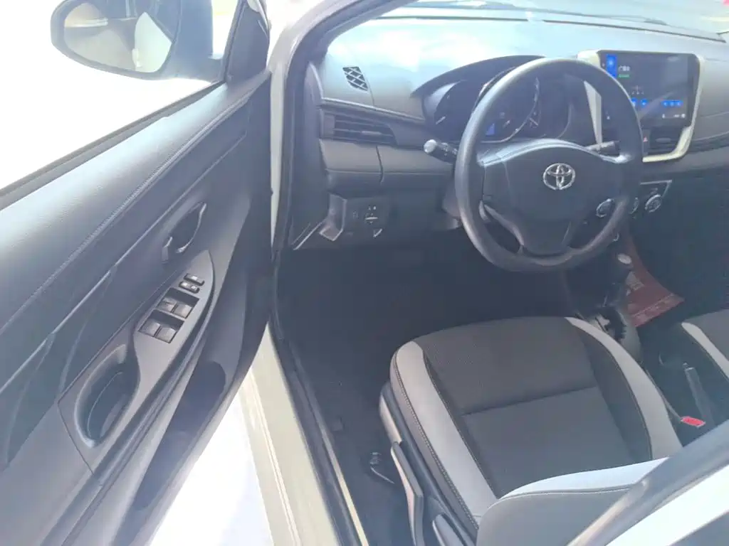 Toyota Yaris L 2019 — фото 16