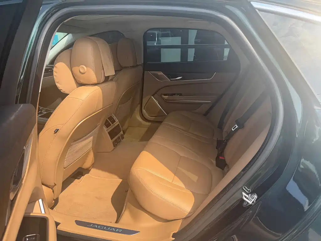 Jaguar XFL 2025 — фото 12