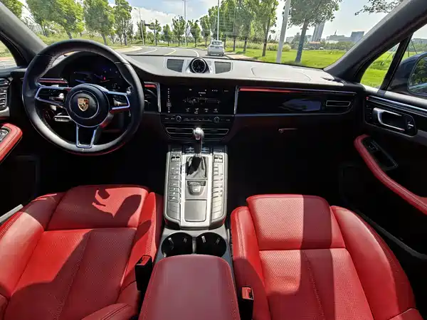 Porsche Macan 2021