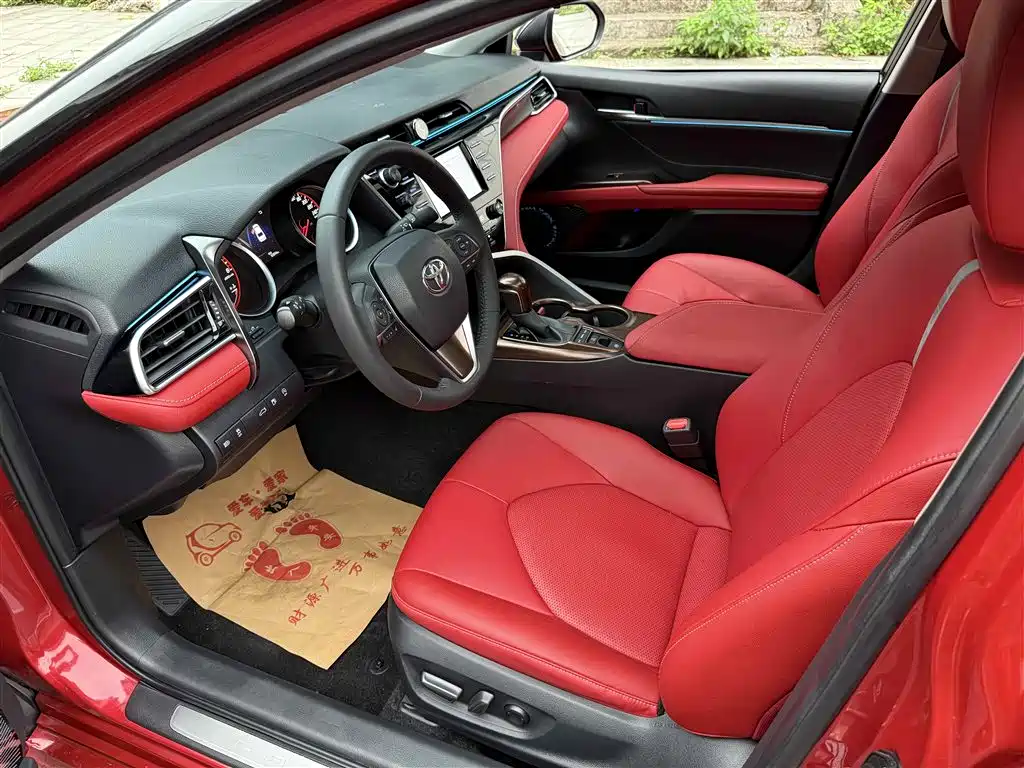 Toyota Camry 2018 — фото 14