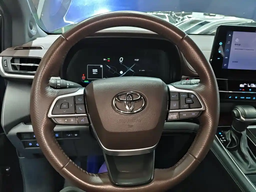 Toyota Sienna 2022 — фото 11