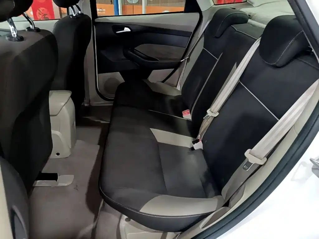 Ford Focus 2015 — фото 17