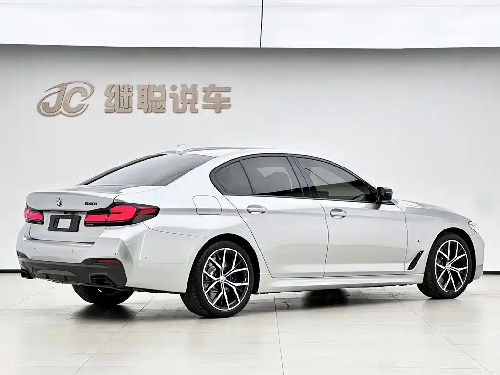 BMW 5 Series 2023 — фото 16