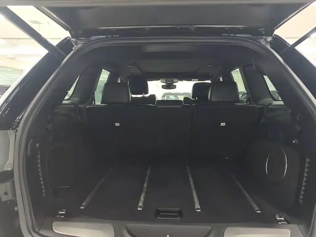 Jeep Grand Cherokee 2018 — фото 19