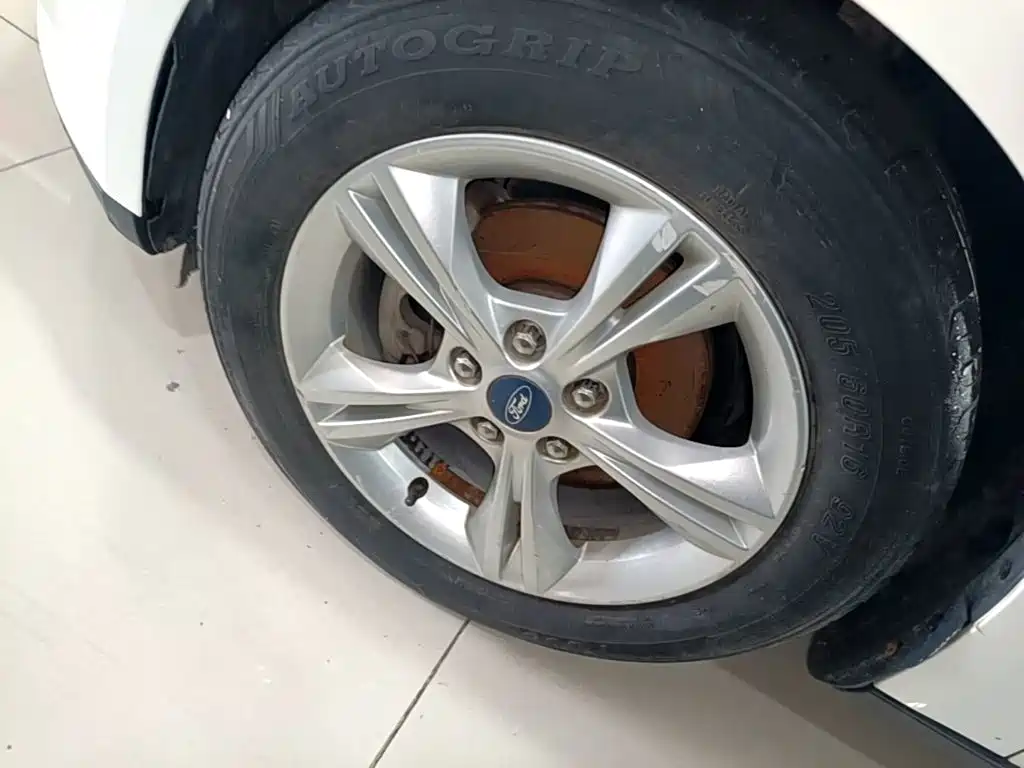 Ford Focus 2015 — фото 23