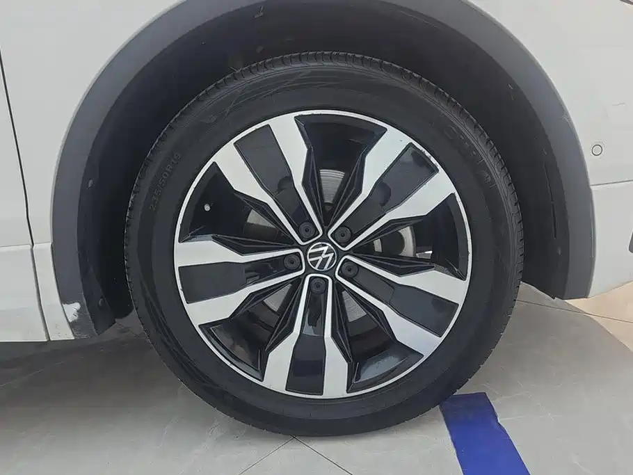 Volkswagen Tiguan L 2022