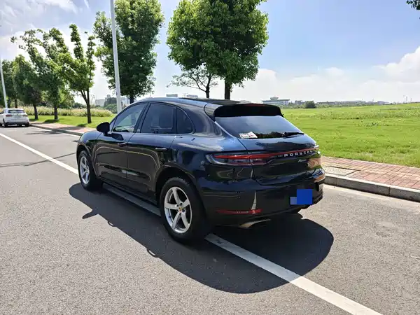 Porsche Macan 2021