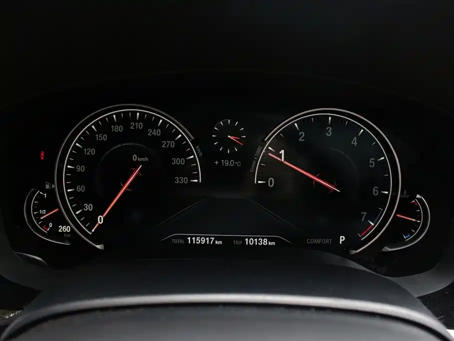 BMW 6 Series GT 2017 — фото 16
