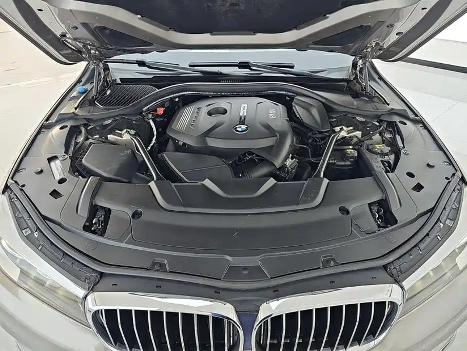 BMW 7 Series 2017 — фото 10