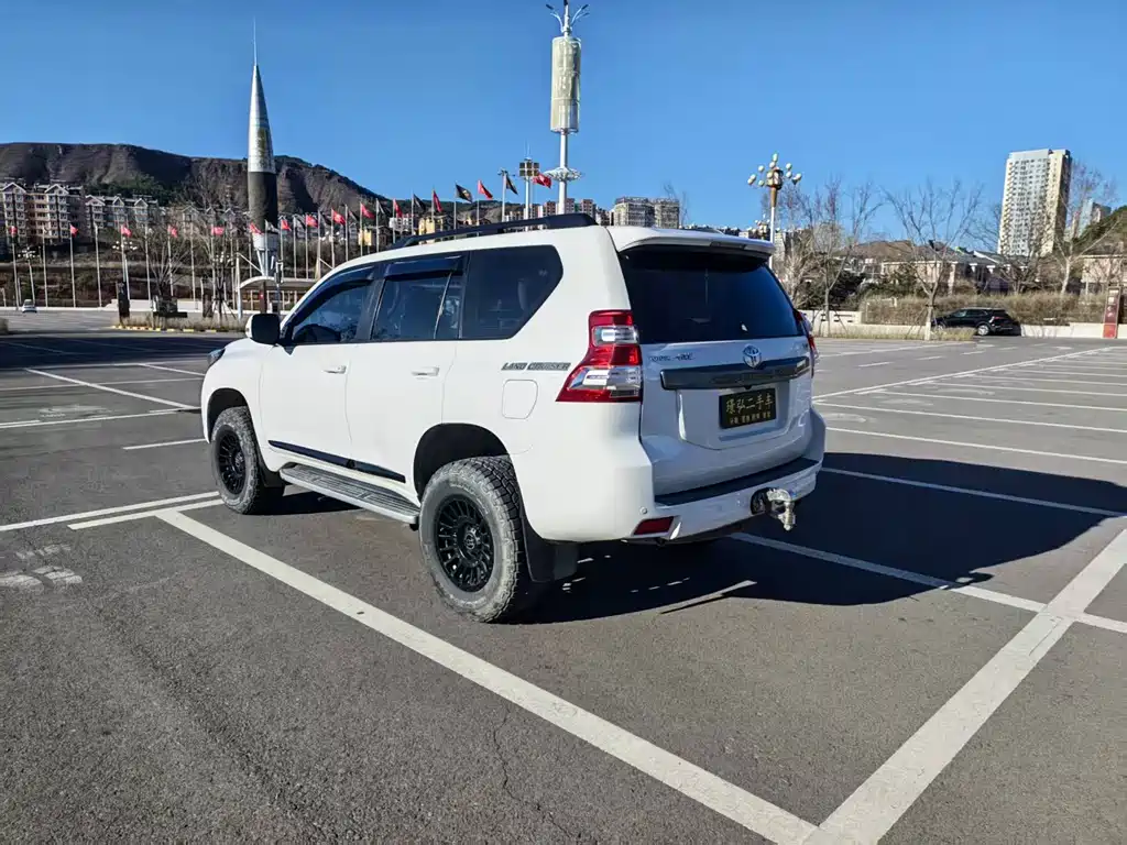 Toyota Prado 2015 — фото 7