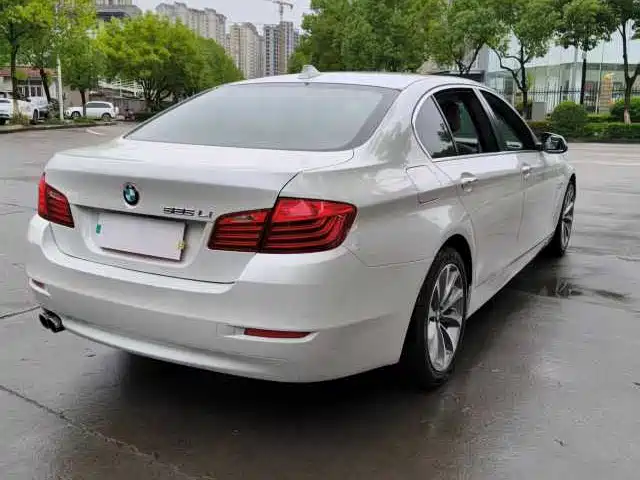 BMW 5 Series 2016 — фото 9