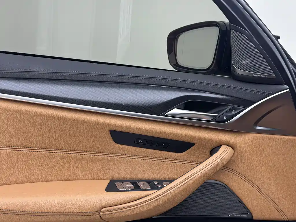 BMW 5 Series 2023 — фото 11
