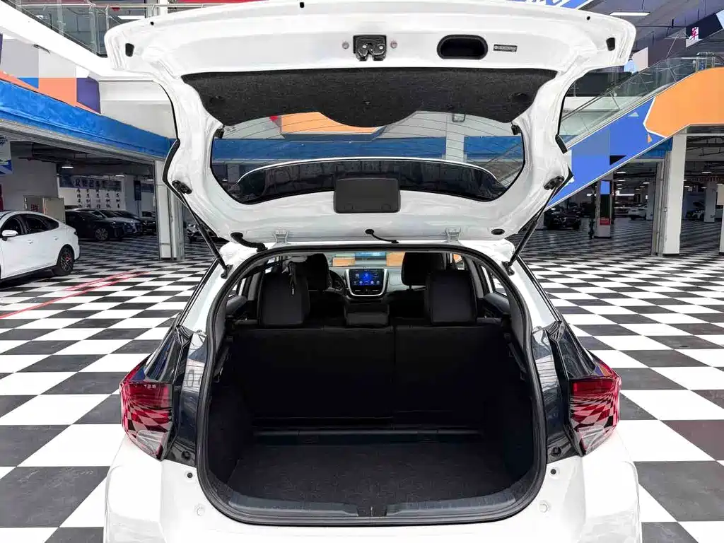 Toyota Yaris L 2022 — фото 17
