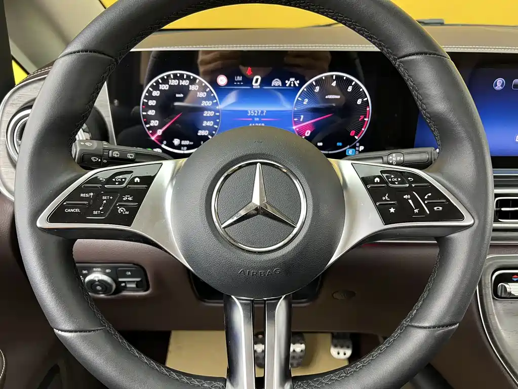 Mercedes-Benz V-Class 2025 — фото 10