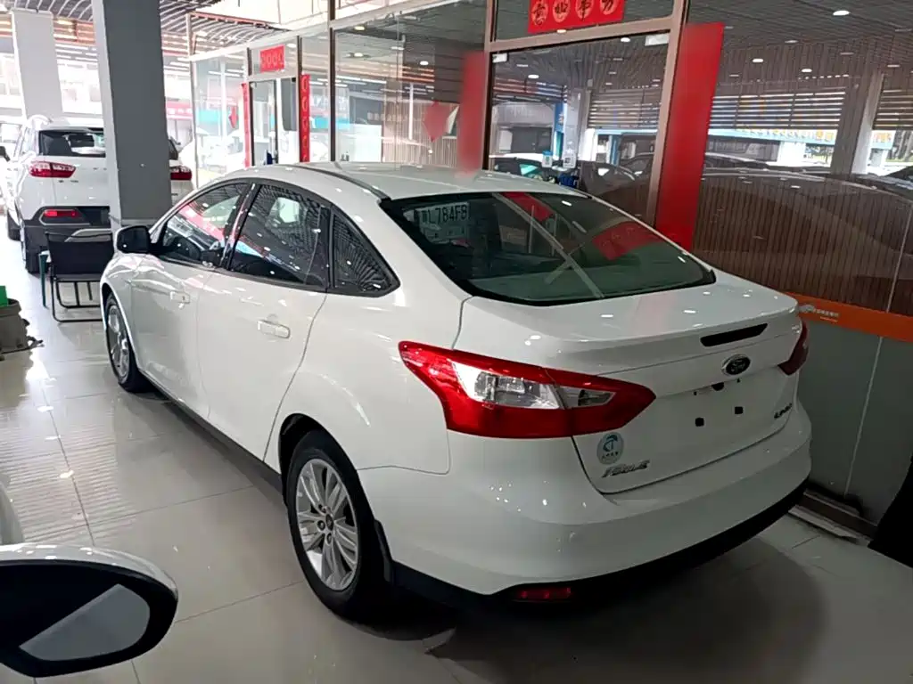 Ford Focus 2015 — фото 5