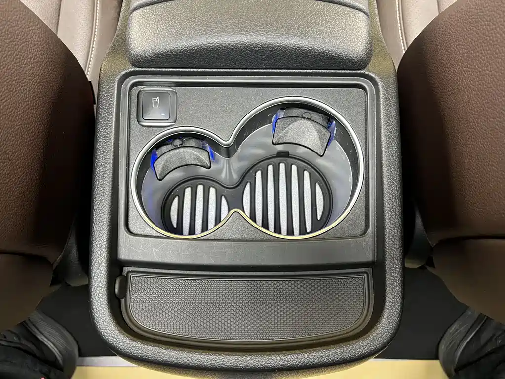 Mercedes-Benz V-Class 2025 — фото 29
