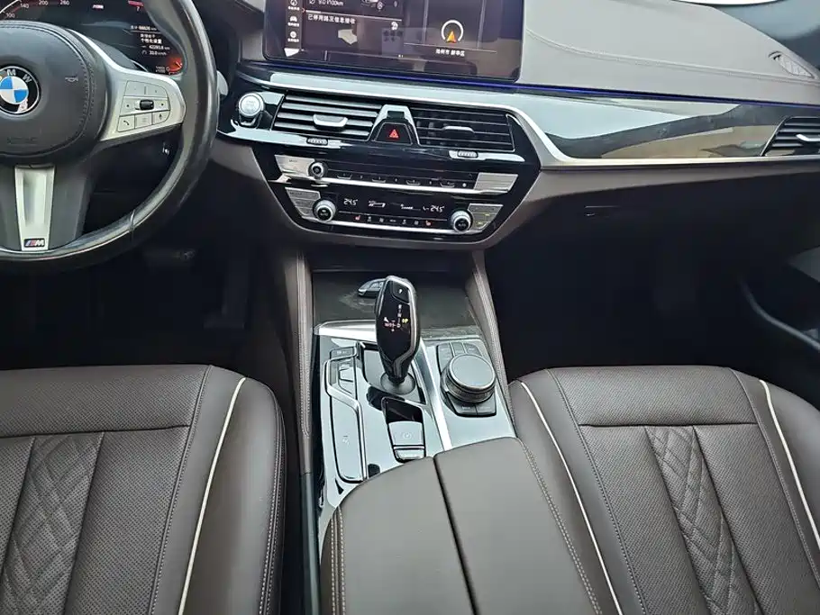BMW 5 Series 2023 — фото 16