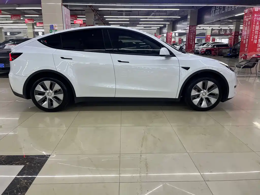 Tesla Model Y 2023 — фото 12