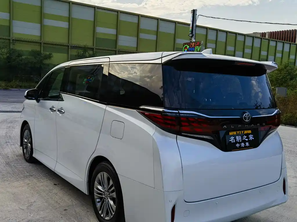 Toyota Alphard — фото 5