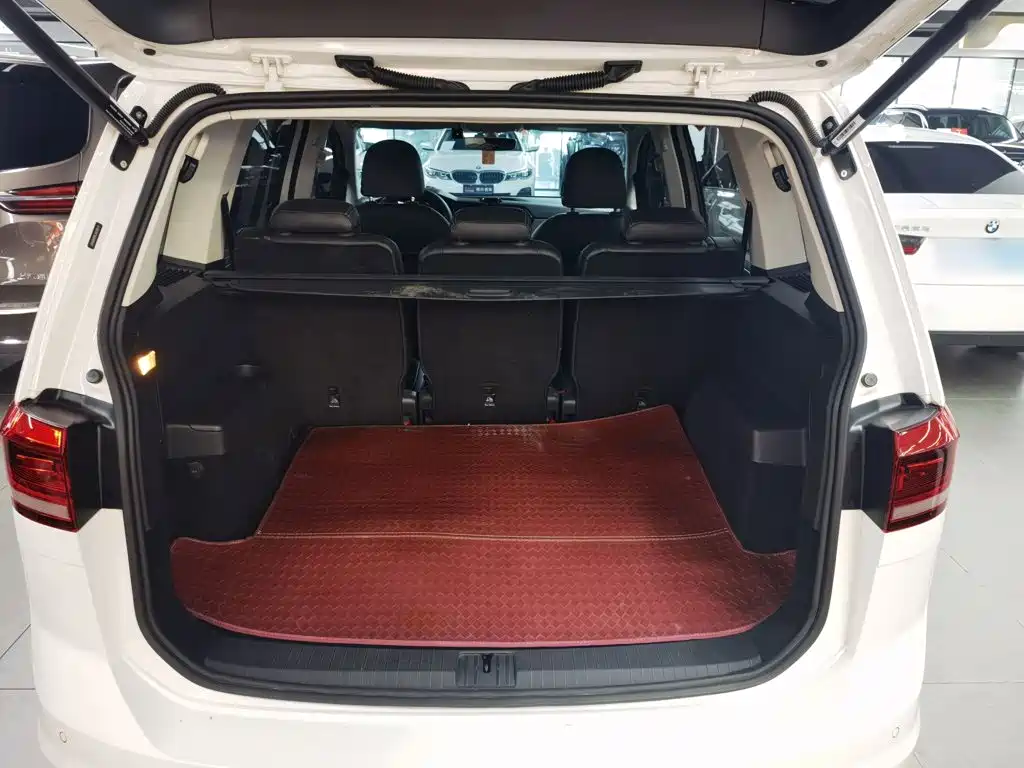 Volkswagen Touran 2019 — фото 23