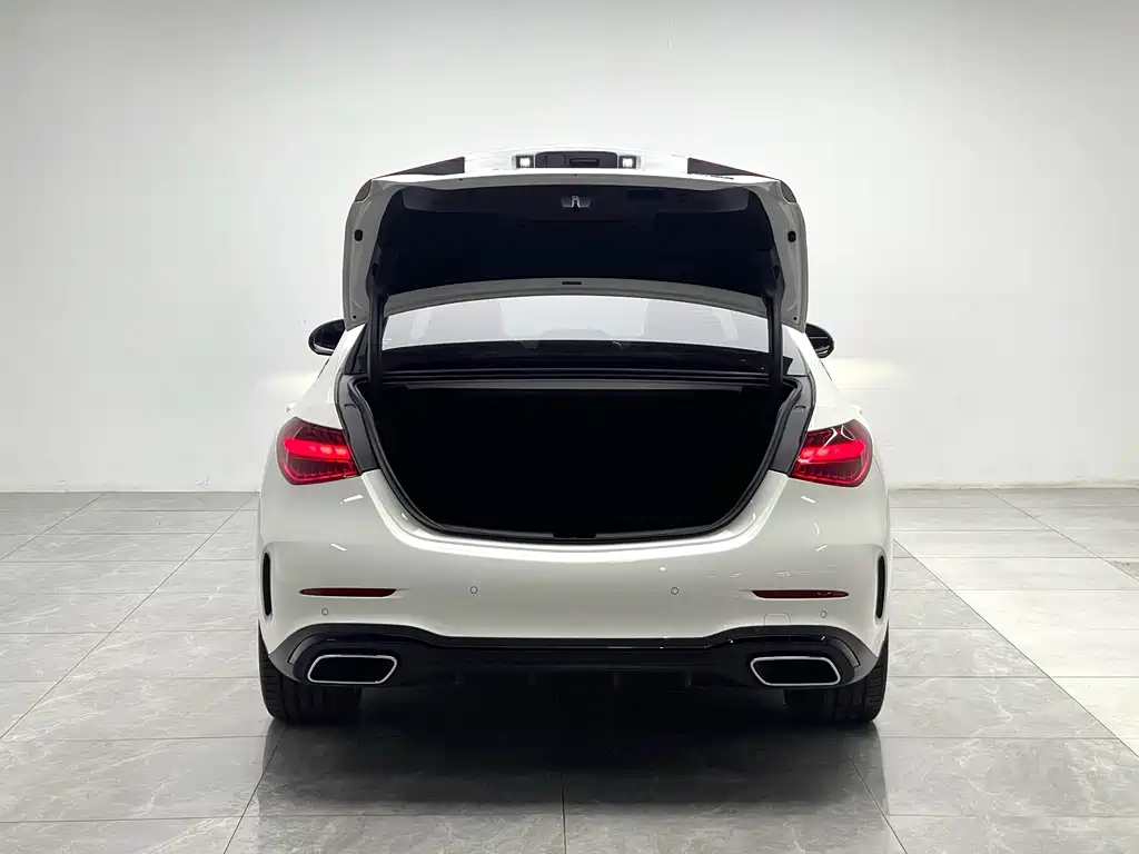 Mercedes-Benz C-Class 2023 — фото 10