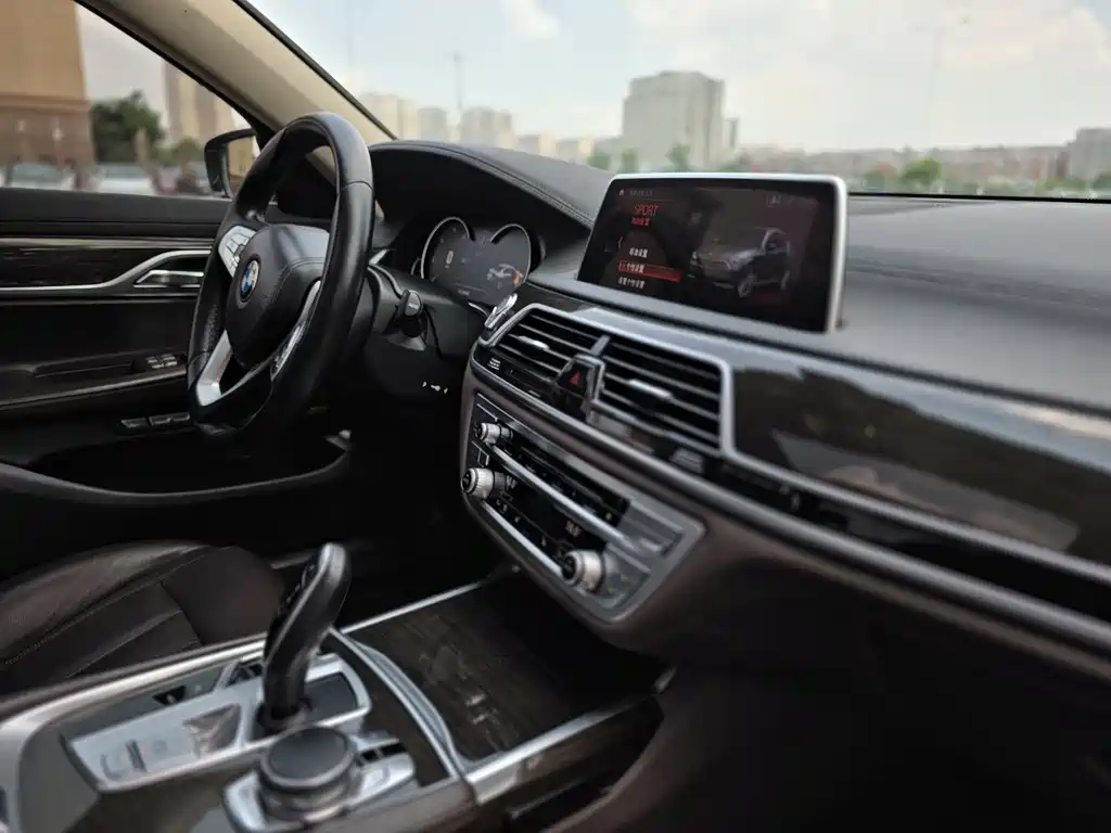 BMW 7 Series 2016 — фото 10