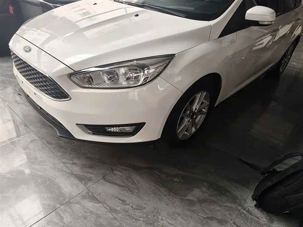 Ford Focus 2016 — фото 18
