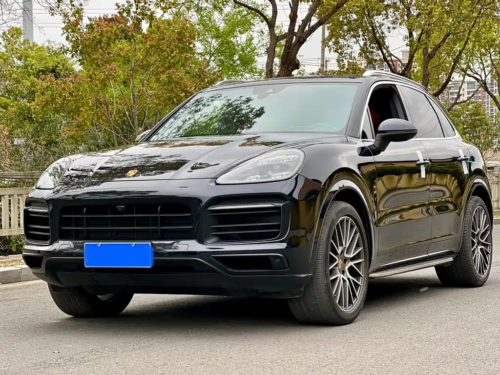 Porsche Cayenne 2022 — фото 1