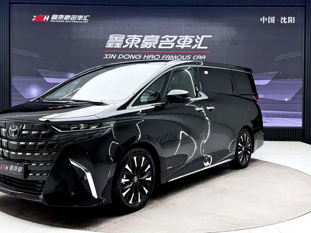 Toyota Alphard 2024 — фото 1
