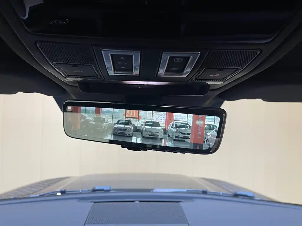 Land Rover Defender 2025 — фото 17