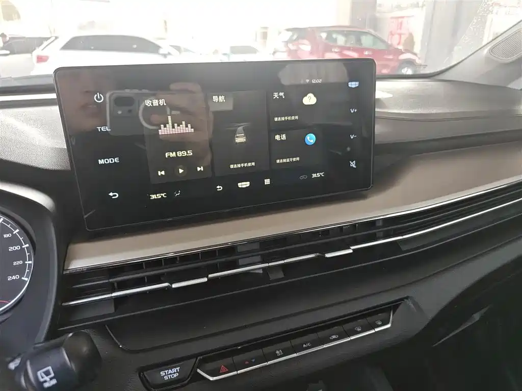 Geely Vision X3 2022 — фото 13