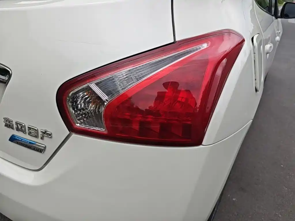 Nissan Tiida 2016 — фото 8